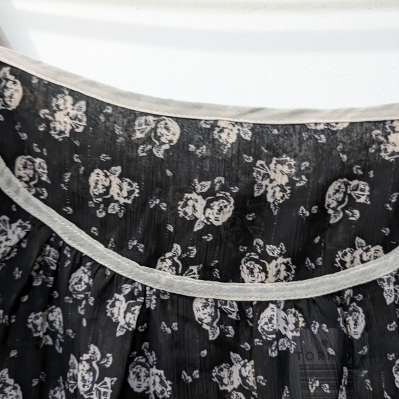 Torrid Black Autumn Floral Crinkle Chiffon Short Flutter Sleeve Top 1X (14-16) - Picture 2 of 12